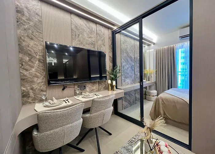 Aparthotel Harbor Calm 3*